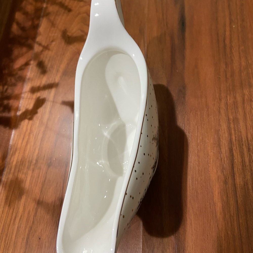 Grace Teaware Christmas Tree
Forest Silver Gold Trim Footed
Gravy Boat - Picture 5 of 6